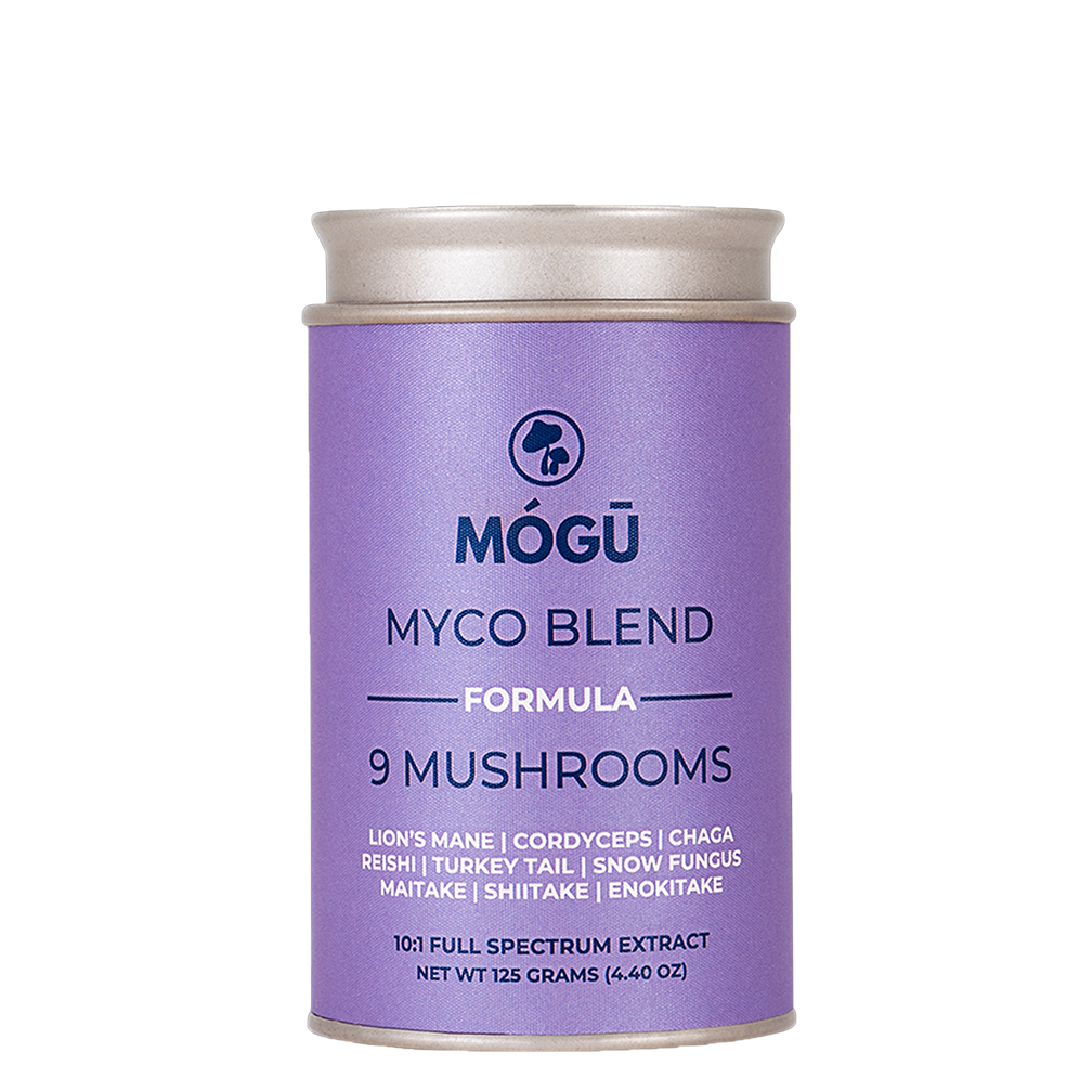 Fórmula de 9 hongos Orgánicos: Melena de león, Reishi, Cordyceps, Chaga, Cola de Pavo, Hongo de Nieve, Shiitake, Maitake y Enokitake. Disponible en 5 tamaños: 75, 100, 125, 200 y 250 gramos. Bolsa de cáñamo incluida!